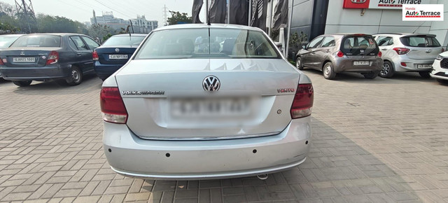 Volkswagen Vento Petrol Highline Second-hand 2011 Volkswagen Vento Petrol Highline for sale in Ahmedabad-2