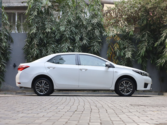 Second-hand 2016 Toyota Corolla Altis G MT for sale in Kolkata-1