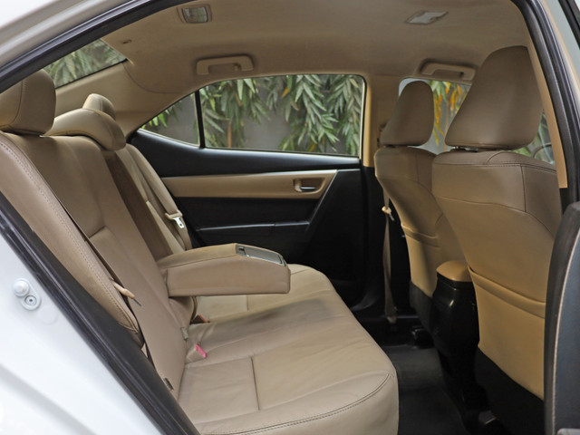 Second-hand 2016 Toyota Corolla Altis G MT for sale in Kolkata-7