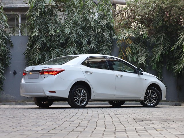 Second-hand 2016 Toyota Corolla Altis G MT for sale in Kolkata-2