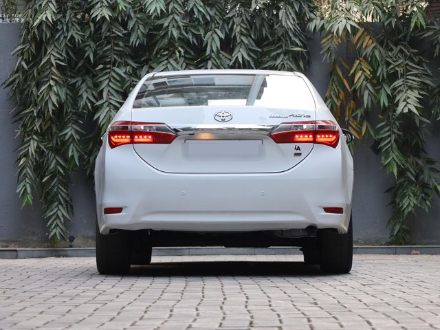 Second-hand 2016 Toyota Corolla Altis G MT for sale in Kolkata-3