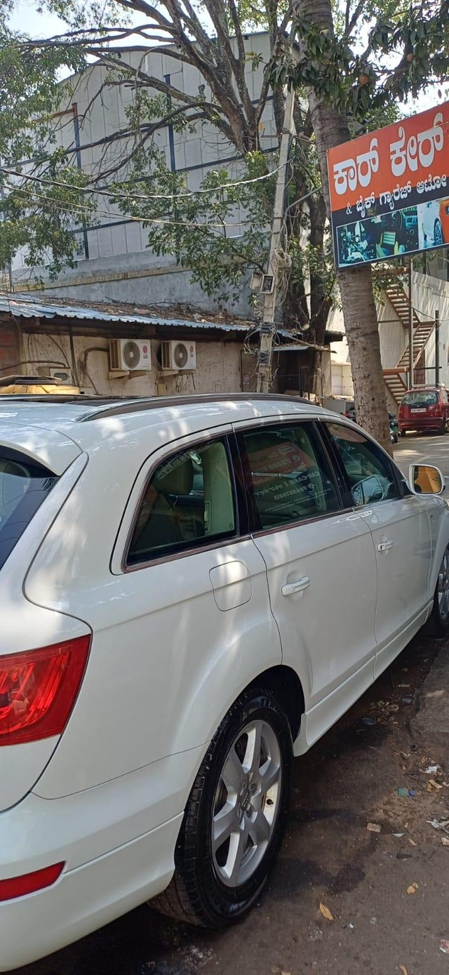 Second-hand 2015 Audi Q7 3.0 TDI quattro for sale in Bangalore-7