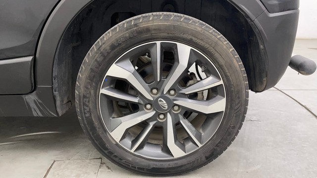 Second-hand 2021 Mahindra XUV300 W8 Opt for sale in Chennai-19