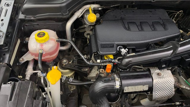 Second-hand 2021 Mahindra XUV300 W8 Opt for sale in Chennai-29