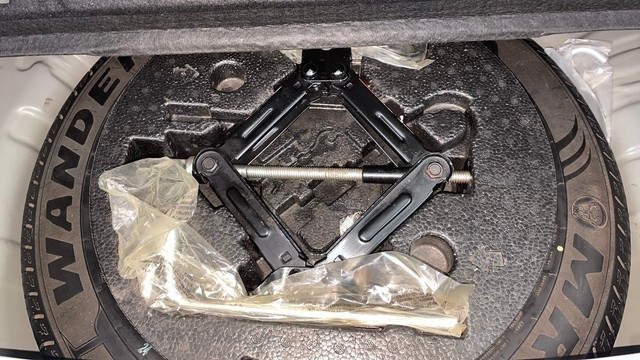 Second-hand 2021 Mahindra XUV300 W8 Opt for sale in Chennai-21