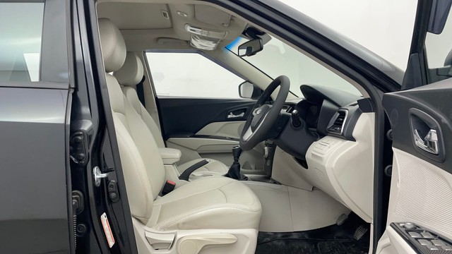 Second-hand 2021 Mahindra XUV300 W8 Opt for sale in Chennai-15