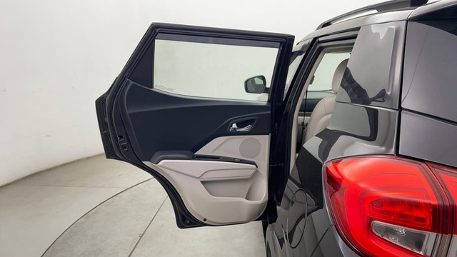 Second-hand 2021 Mahindra XUV300 W8 Opt for sale in Chennai-33