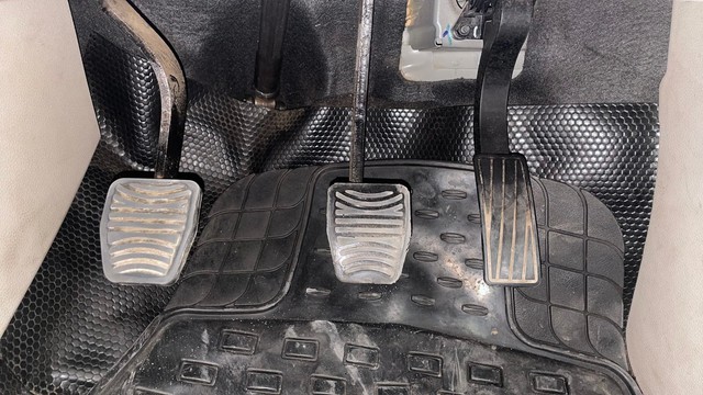 Second-hand 2021 Mahindra XUV300 W8 Opt for sale in Chennai-14