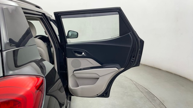 Second-hand 2021 Mahindra XUV300 W8 Opt for sale in Chennai-26