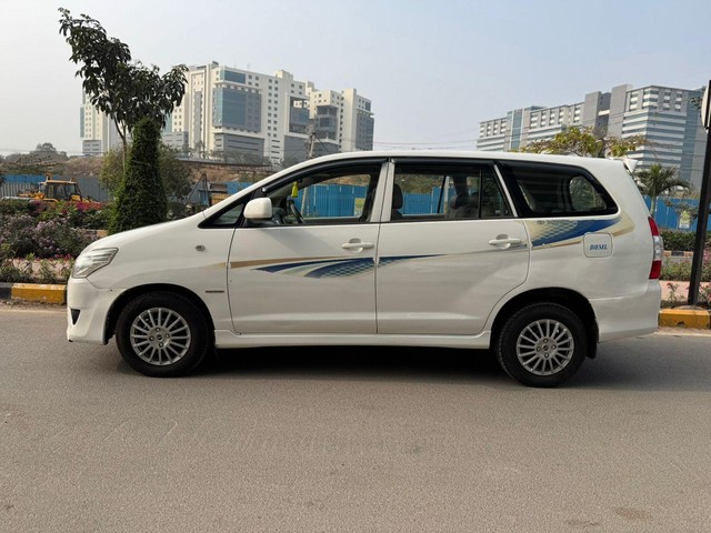 Second-hand 2013 Toyota Innova 2.5 G (Diesel) 8 Seater for sale in Hyderabad-3