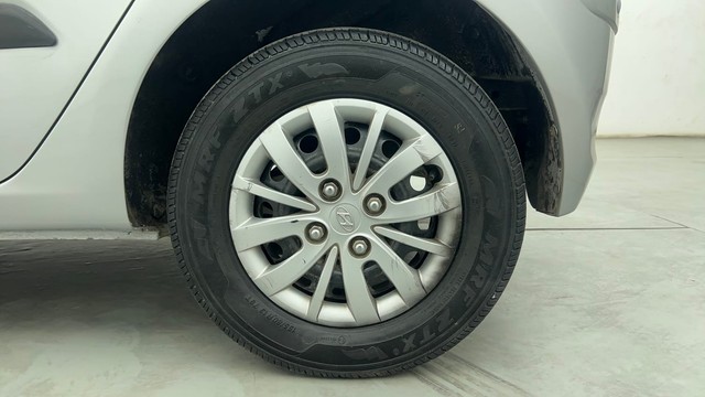 Second-hand 2014 Hyundai i10 Sportz 1.1L for sale in Chennai-19