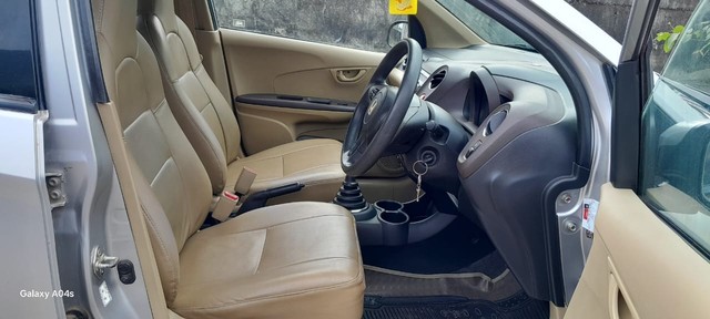 Second-hand 2013 Honda Brio S MT for sale in Mumbai-8