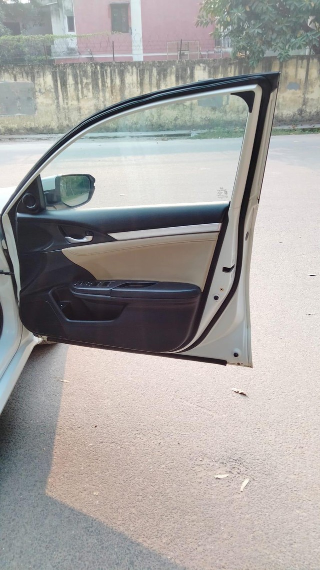 Second-hand 2019 Honda Civic ZX BSIV for sale in New Delhi-16