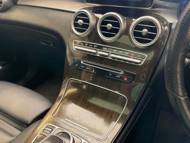 Second-hand 2020 Mercedes-Benz GLC 220d 4MATIC for sale in Mumbai-24