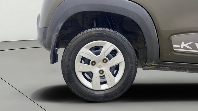 Second-hand 2019 Renault KWID 1.0 AMT RXT for sale in Bangalore-24