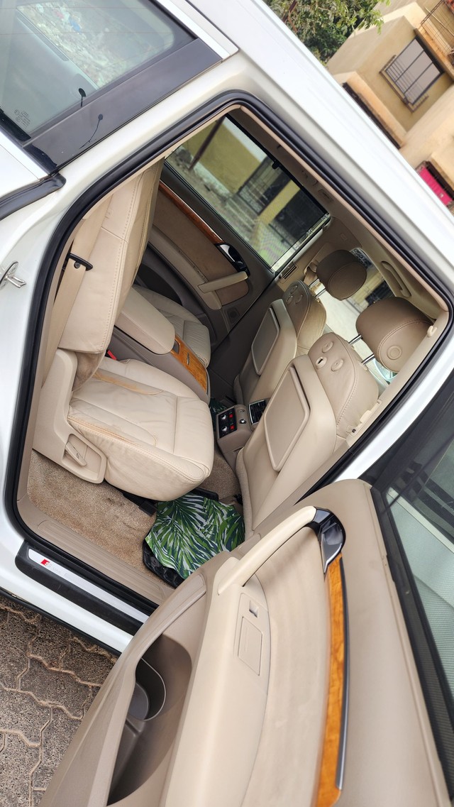 Second-hand 2016 Audi Q7 45 TDI Quattro Premium Plus for sale in Mumbai-14