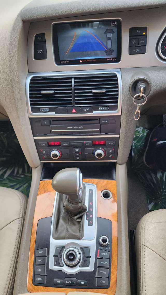 Second-hand 2016 Audi Q7 45 TDI Quattro Premium Plus for sale in Mumbai-10