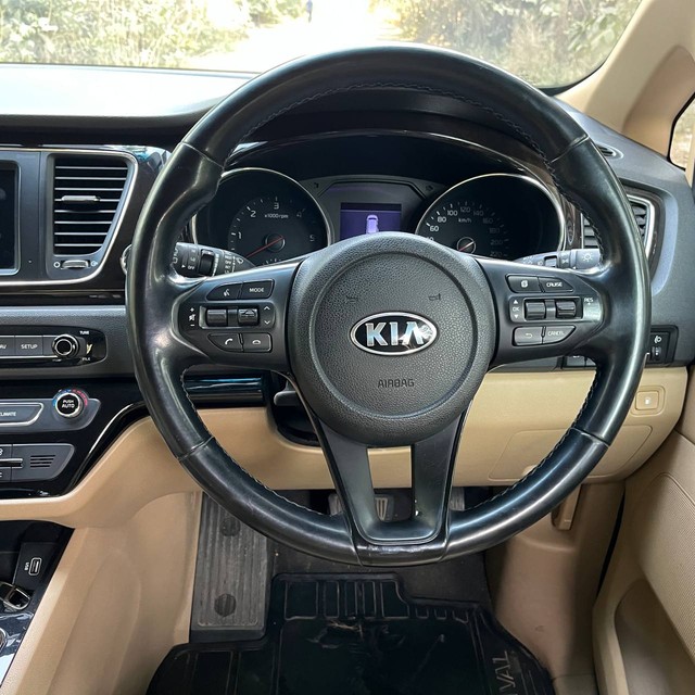 Second-hand 2020 Kia Carnival Limousine for sale in Mumbai-10