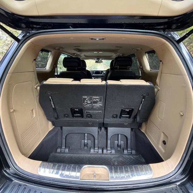 Second-hand 2020 Kia Carnival Limousine for sale in Mumbai-13