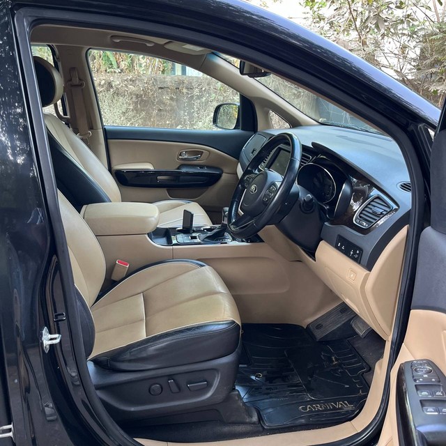Second-hand 2020 Kia Carnival Limousine for sale in Mumbai-9