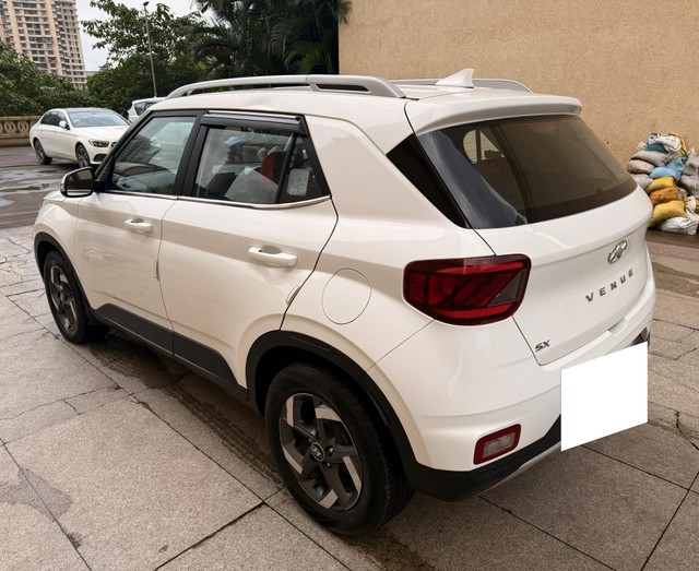 Second-hand 2020 Hyundai Venue SX Diesel for sale in Thane-3