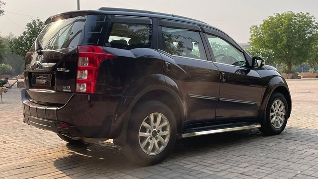 Second-hand 2016 Mahindra XUV500 AT W10 FWD for sale in New Delhi-11