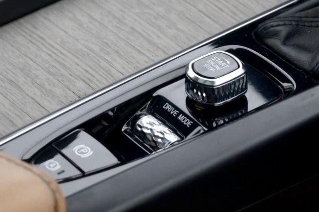 Second-hand 2018 Volvo XC60 Inscription D5 BSIV for sale in New Delhi-9