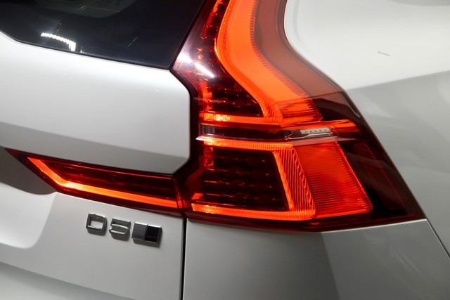 Second-hand 2018 Volvo XC60 Inscription D5 BSIV for sale in New Delhi-5