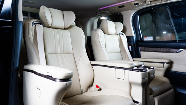 Second-hand 2022 Toyota Vellfire Executive Lounge BSVI for sale in New Delhi-17