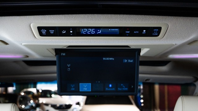 Second-hand 2022 Toyota Vellfire Executive Lounge BSVI for sale in New Delhi-2