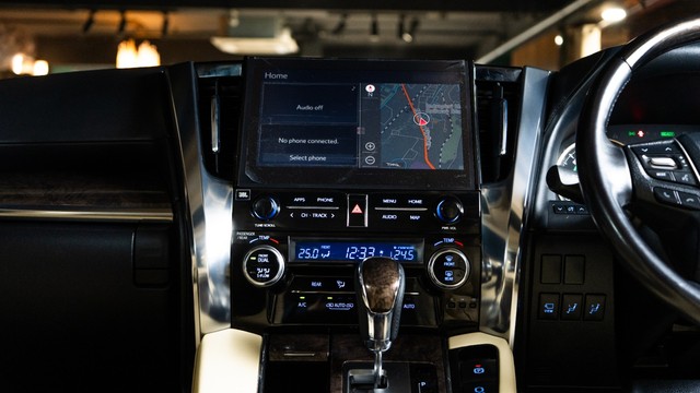 Second-hand 2022 Toyota Vellfire Executive Lounge BSVI for sale in New Delhi-9