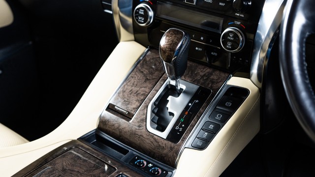 Second-hand 2022 Toyota Vellfire Executive Lounge BSVI for sale in New Delhi-16