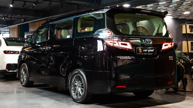 Second-hand 2022 Toyota Vellfire Executive Lounge BSVI for sale in New Delhi-19