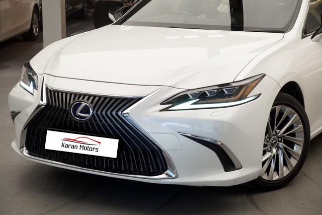 Second-hand 2019 Lexus ES 300h for sale in New Delhi-7