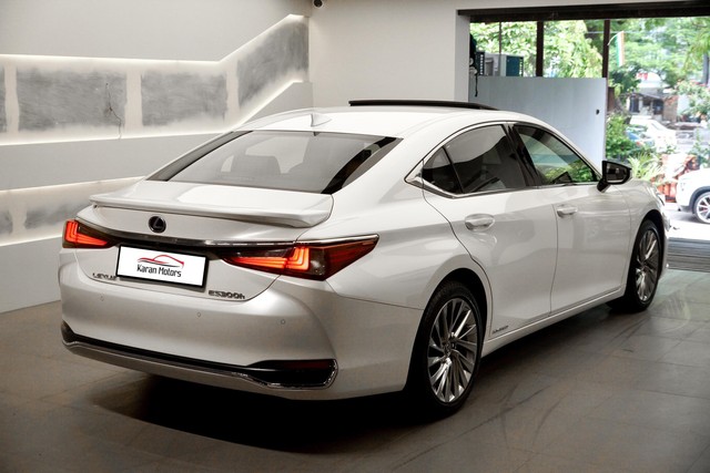 Second-hand 2019 Lexus ES 300h for sale in New Delhi-8