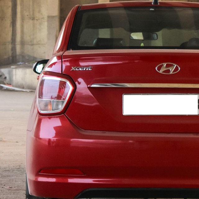Second-hand 2017 Hyundai Xcent 1.1 CRDi S for sale in Ahmedabad-16
