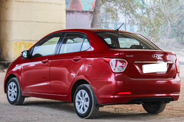 Second-hand 2017 Hyundai Xcent 1.1 CRDi S for sale in Ahmedabad-3