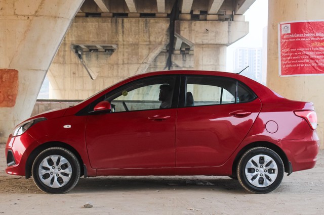 Second-hand 2017 Hyundai Xcent 1.1 CRDi S for sale in Ahmedabad-4