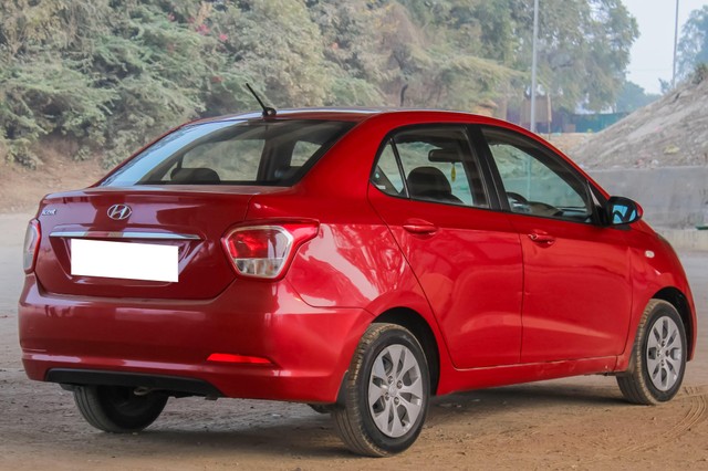 Second-hand 2017 Hyundai Xcent 1.1 CRDi S for sale in Ahmedabad-10