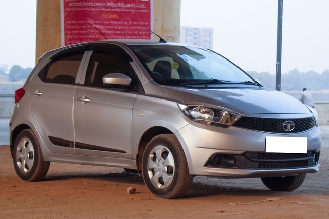 Second-hand 2018 Tata Tiago 1.2 Revotron XT for sale in Ahmedabad-11