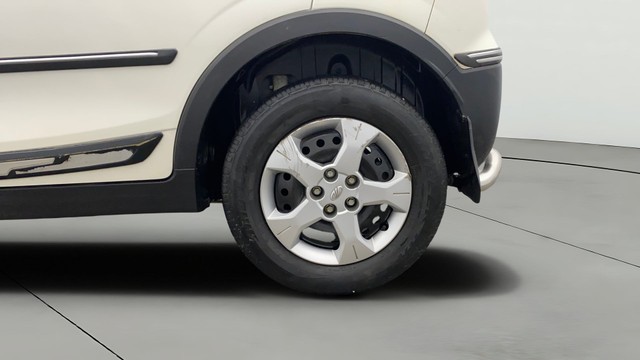 Second-hand 2022 Mahindra XUV300 W6 Sunroof BSVI for sale in Lucknow-26