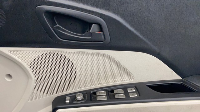 Second-hand 2022 Mahindra XUV300 W6 Sunroof BSVI for sale in Lucknow-17