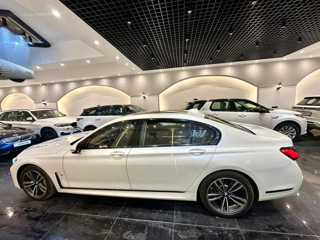 Second-hand 2022 BMW 7 Series 740Li M Sport for sale in New Delhi-9