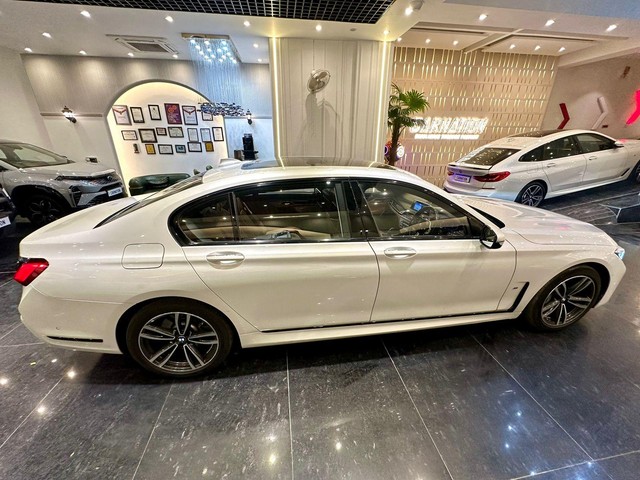 Second-hand 2022 BMW 7 Series 740Li M Sport for sale in New Delhi-22