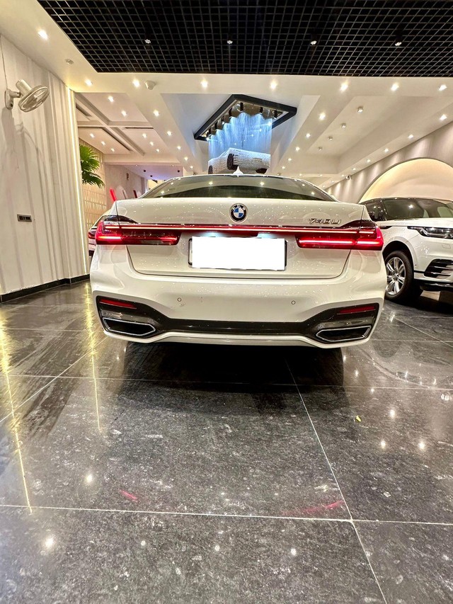 Second-hand 2022 BMW 7 Series 740Li M Sport for sale in New Delhi-8