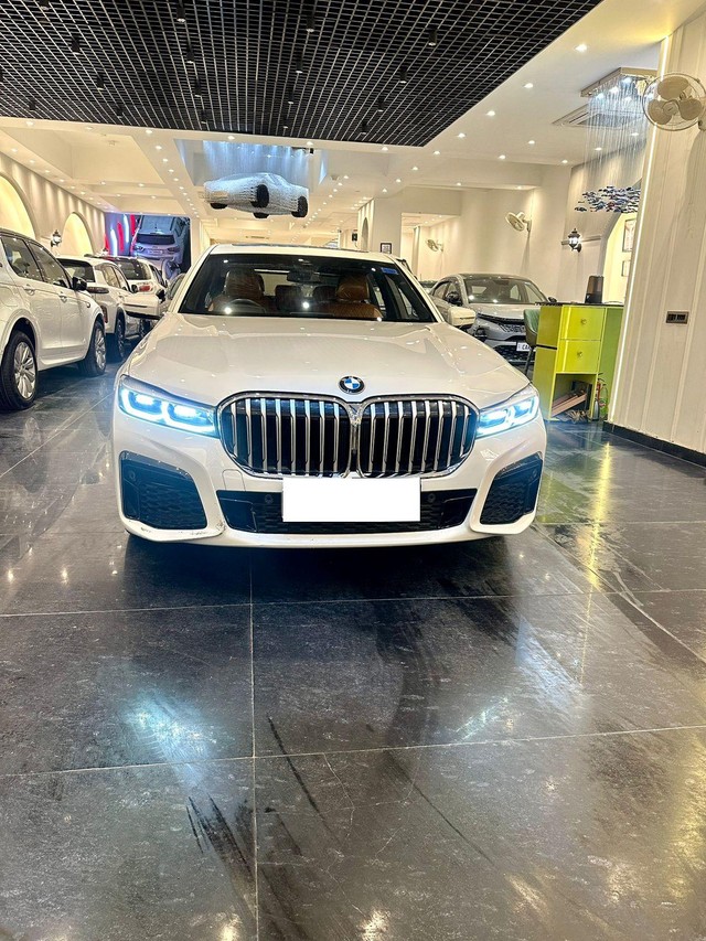 Second-hand 2022 BMW 7 Series 740Li M Sport for sale in New Delhi-28