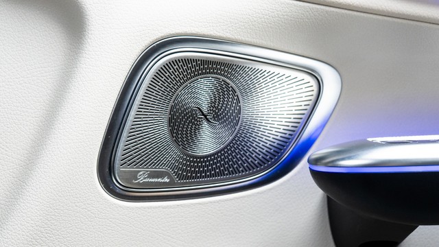 Second-hand 2024 Mercedes-Benz GLC 300 for sale in New Delhi-17