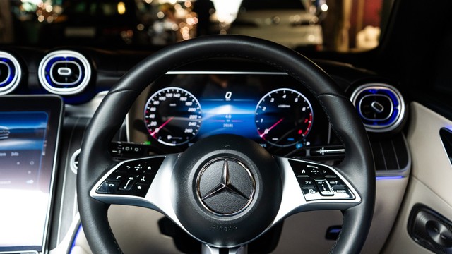 Second-hand 2024 Mercedes-Benz GLC 300 for sale in New Delhi-18