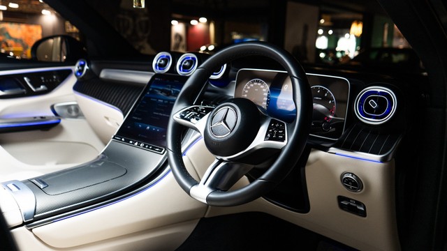 Second-hand 2024 Mercedes-Benz GLC 300 for sale in New Delhi-16