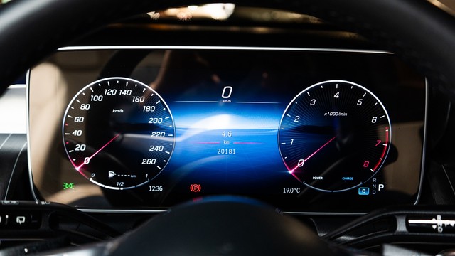 Second-hand 2024 Mercedes-Benz GLC 300 for sale in New Delhi-8